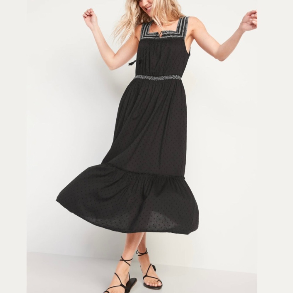 Old Navy Women's Black Sleeveless Waist-Defined Embroidered Clip-Dot Max Dress